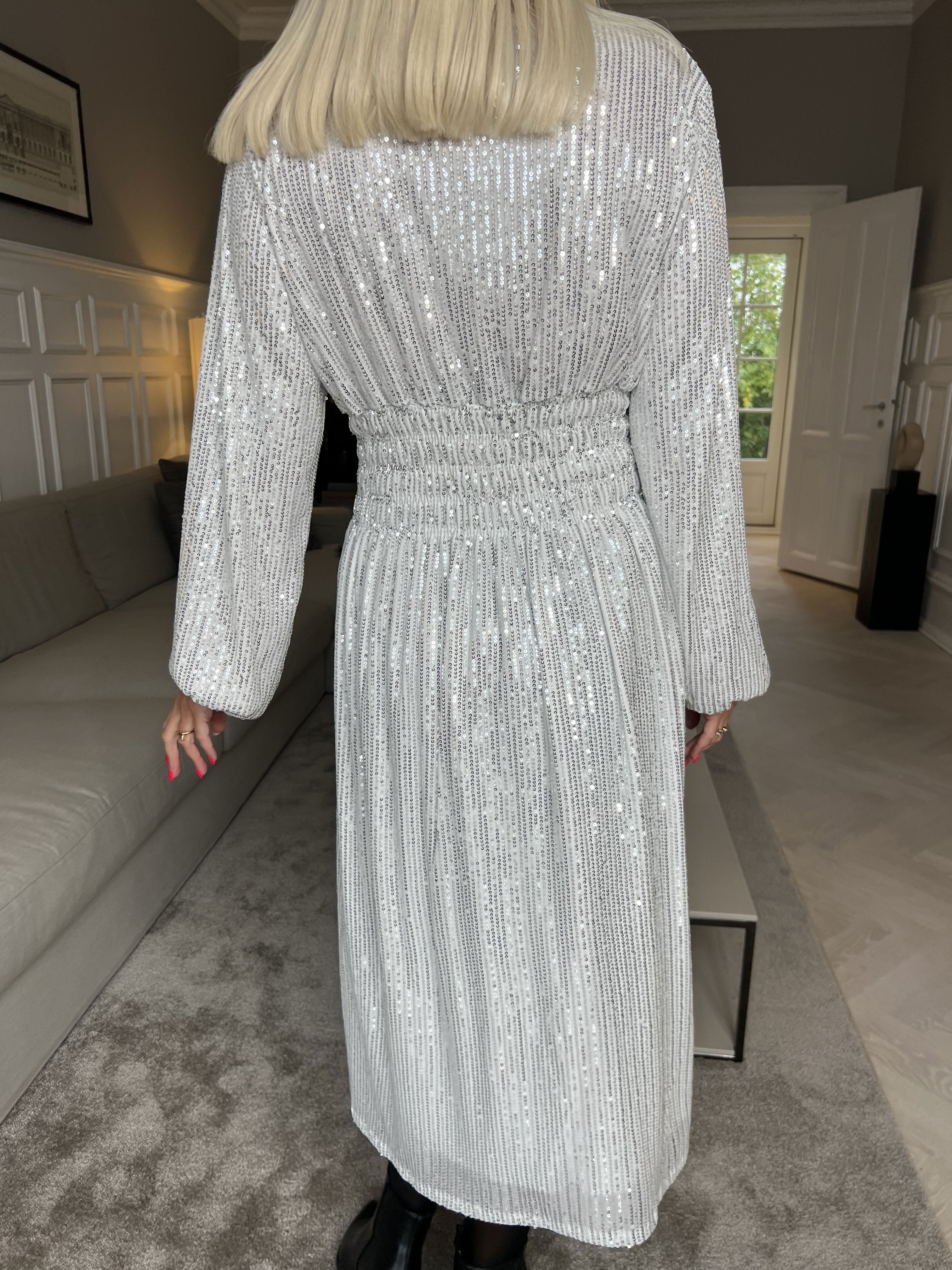 Pams Glitter Midi L/S - Vacker klänning med smock och paljetter